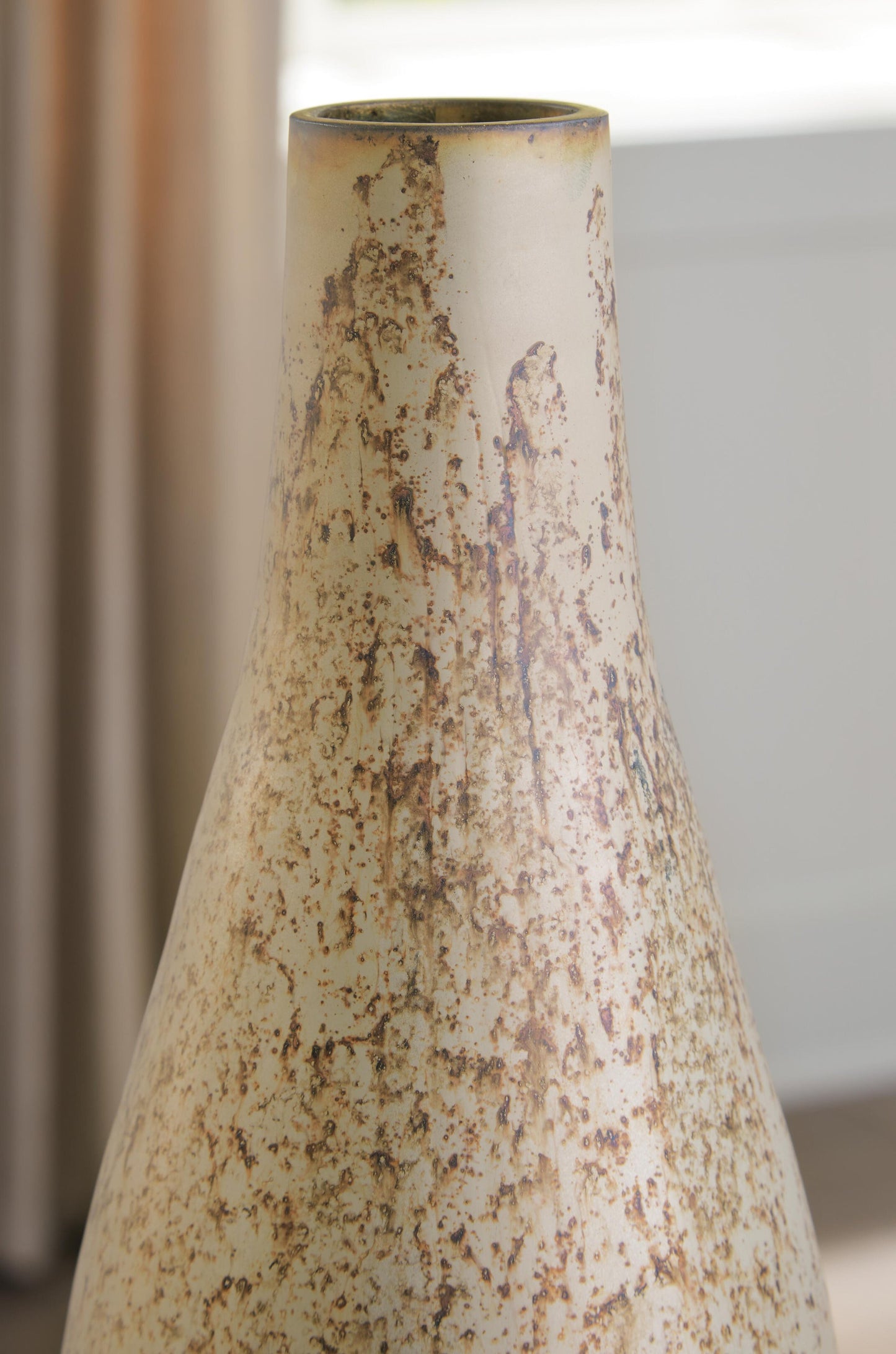 Plawite Vase